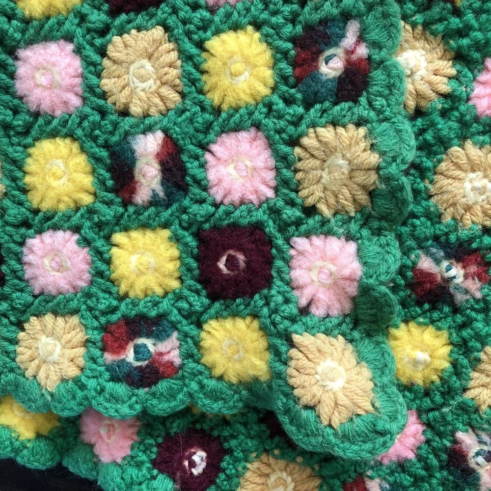 Handmade Knit Blanket Daisy Flower Granny Throw Vintage MCM 51